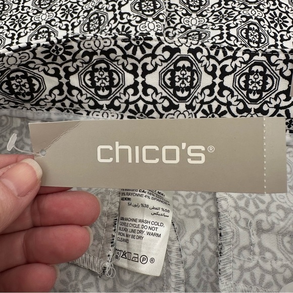 Chico's Black and White Geometric Bermuda Shorts NWT Pockets Women’s Size 0/US 4 - Picture 6 of 16